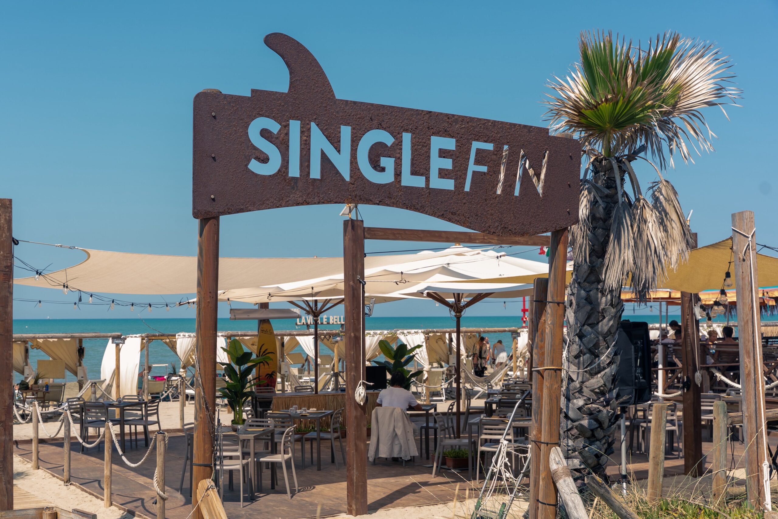 Single Fin Tuscany Pet Centric: la spiaggia di Calambrone tra le eccellenze europee dell’ospitalità pet-centric